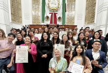 Diego Arturo Velázquez Trejo, exalumno del ITAM, recibe el Premio de la Juventud de la Ciudad de México 2025 Foto: Especial, Congreso de la Ciudad de México, vía 24 Horas (12.08.2025).