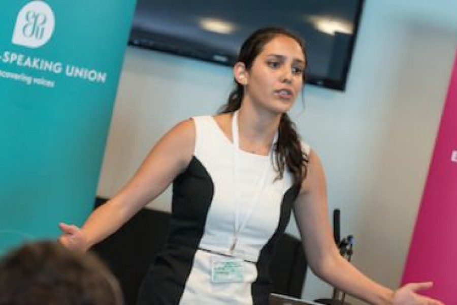 Vivian Garciacano triunfa en International Public Speaking Competition (IPSC)