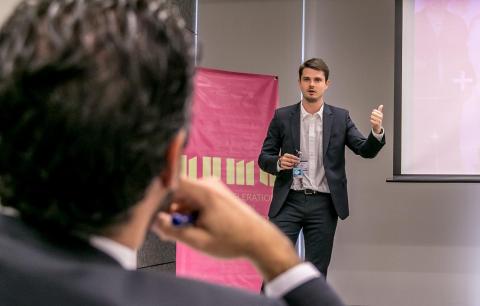 Mateo Henry Hernández Romieu gana el premio de AXA Challenge Health