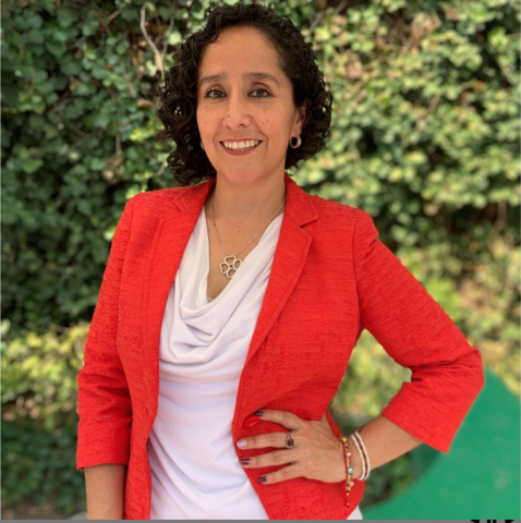 Leticia Becerril, former student of ITAM, is awarded by the Hemilda Galindo award