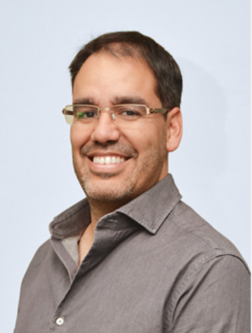 Póster Enrique Seira, former student and professor at ITAM, receives the Banamex Award