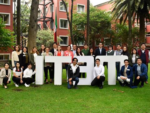 ITAM current and former grantees strengthen ties in the first Impulso Trust lunch. 