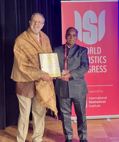 El Dr. Víctor Manuel Guerrero Guzmán recibe el Premio Mahalanobis 2025